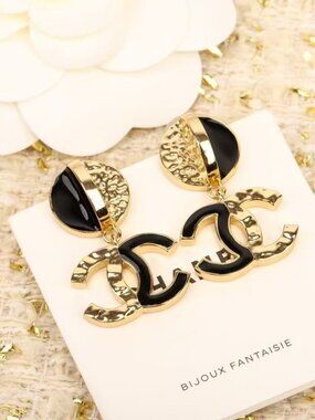 🔱🔱Chanel Black & Gold Hammered Double C Stud Earrings🍭
